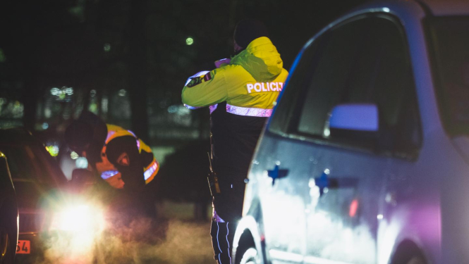 Policisti veic pārbaudes