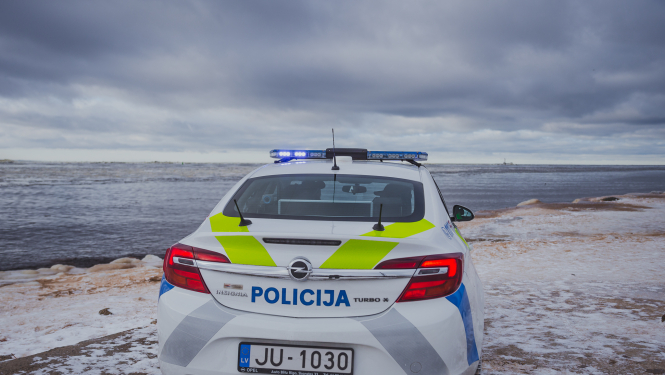 Valsts policijas automašīna