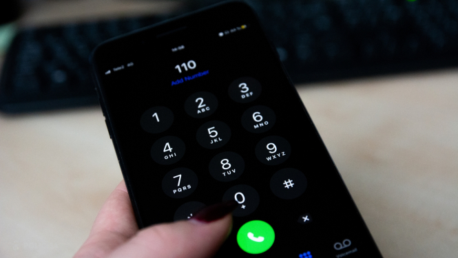 "110" telefona ekrānā