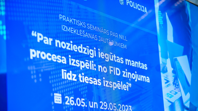 Televizora ekrāns ar semināra nosaukumu