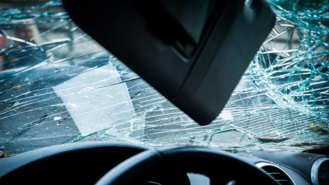 automašīnas stikls