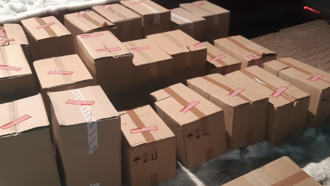 automašīnā atrastas vairāk nekā 230 tūkstoši nelegālo cigarešu