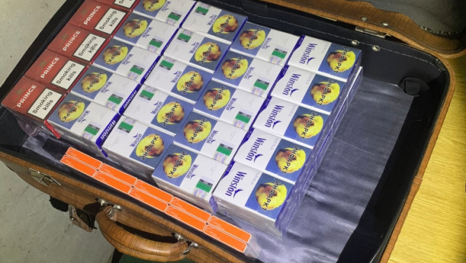  Policisti Rīgas reģionā aiztur vairākus nelegālo akcīzes preču tirgoņus; Garkalnē uziet nelegālā alkohola ražotni