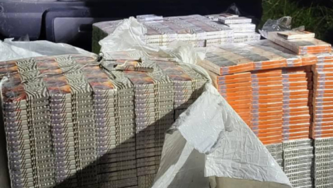 nelegālas cigaretes automašīnā