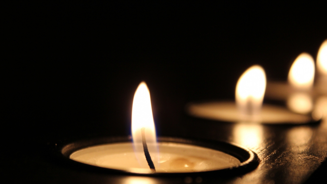 Degošas sveces līdzjūtības ziņai