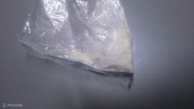 Par narkotiku glabāšanu Juglā aizturēts vīrietis