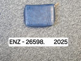 maks zilā krāsā