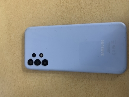 mobilais telefons samsung gaiši zilā krāsā