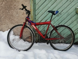 sarkans velosipēds shima bike