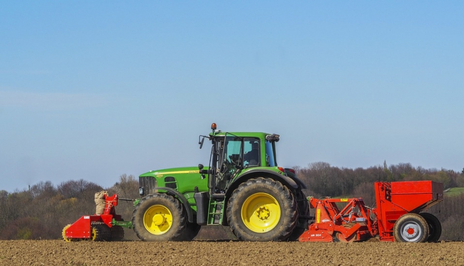 Pieaudzis GPS iekārtu zādzību skaits – sargi savu lauksaimniecības tehniku