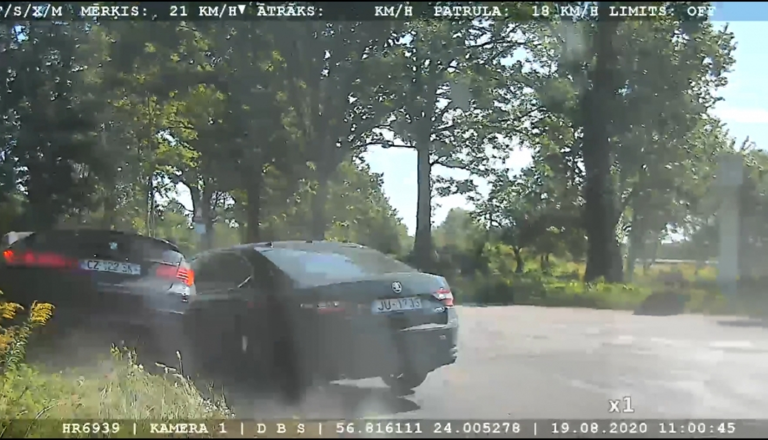 Spraiga pakaļdzīšanās uz Jelgavas šosejas: 17 gadīgs jaunietis pārkāpj virkni noteikumu