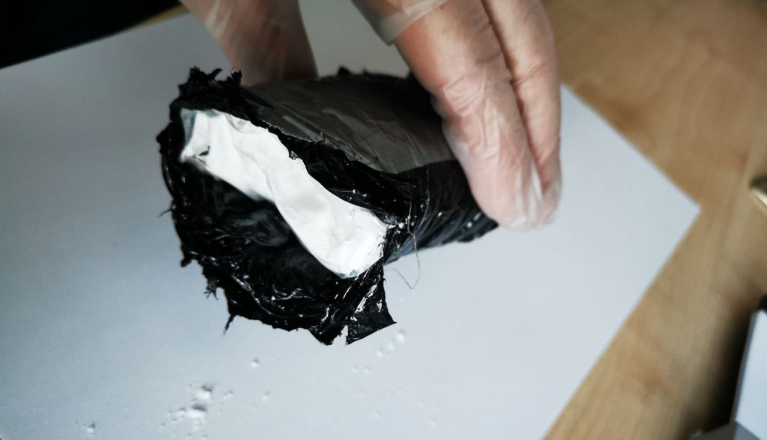 atvērta narkotiku paciņa