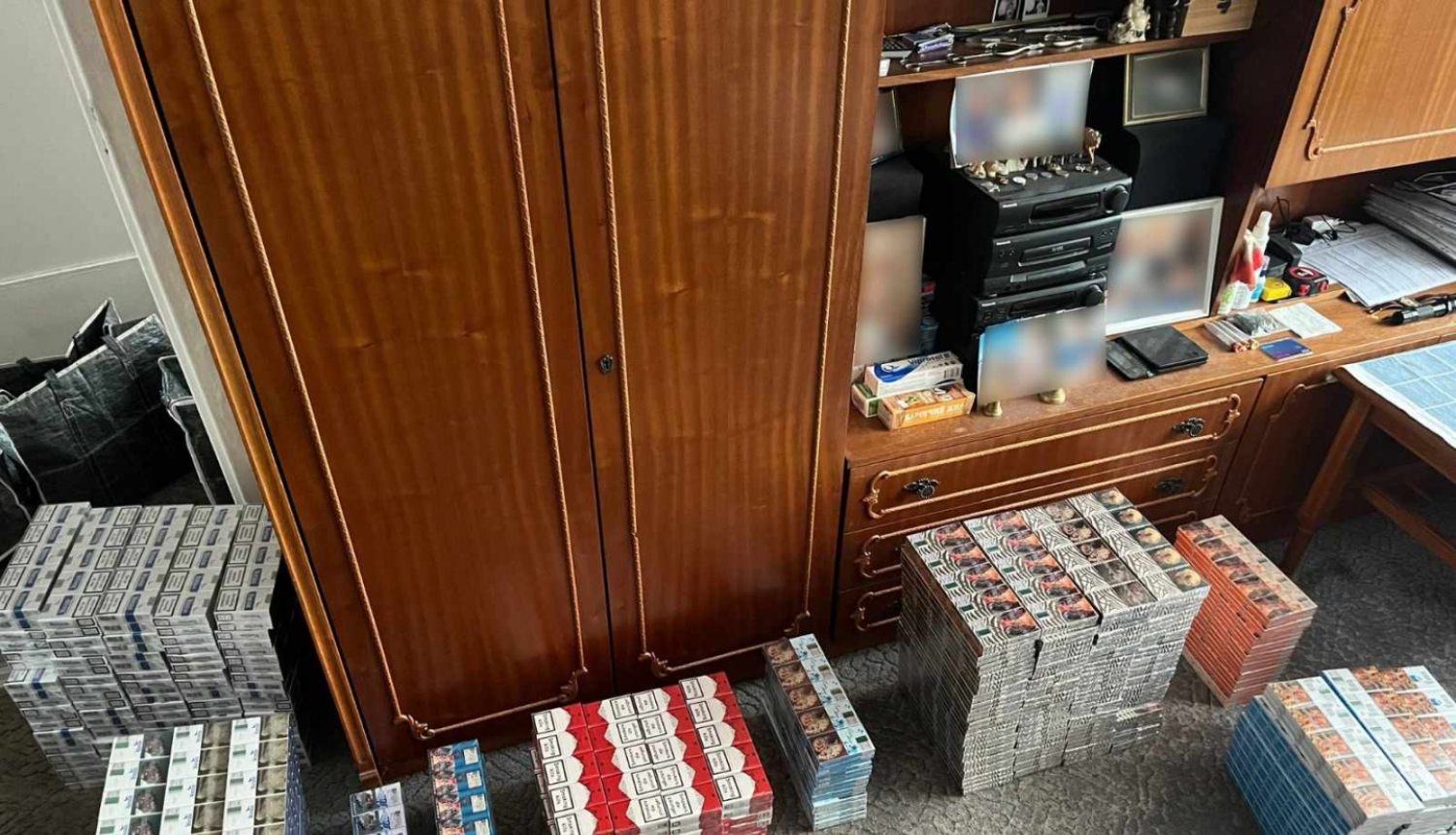 Valsts policija Rīgā atsavina 40 400 dažādu marku cigarešu 