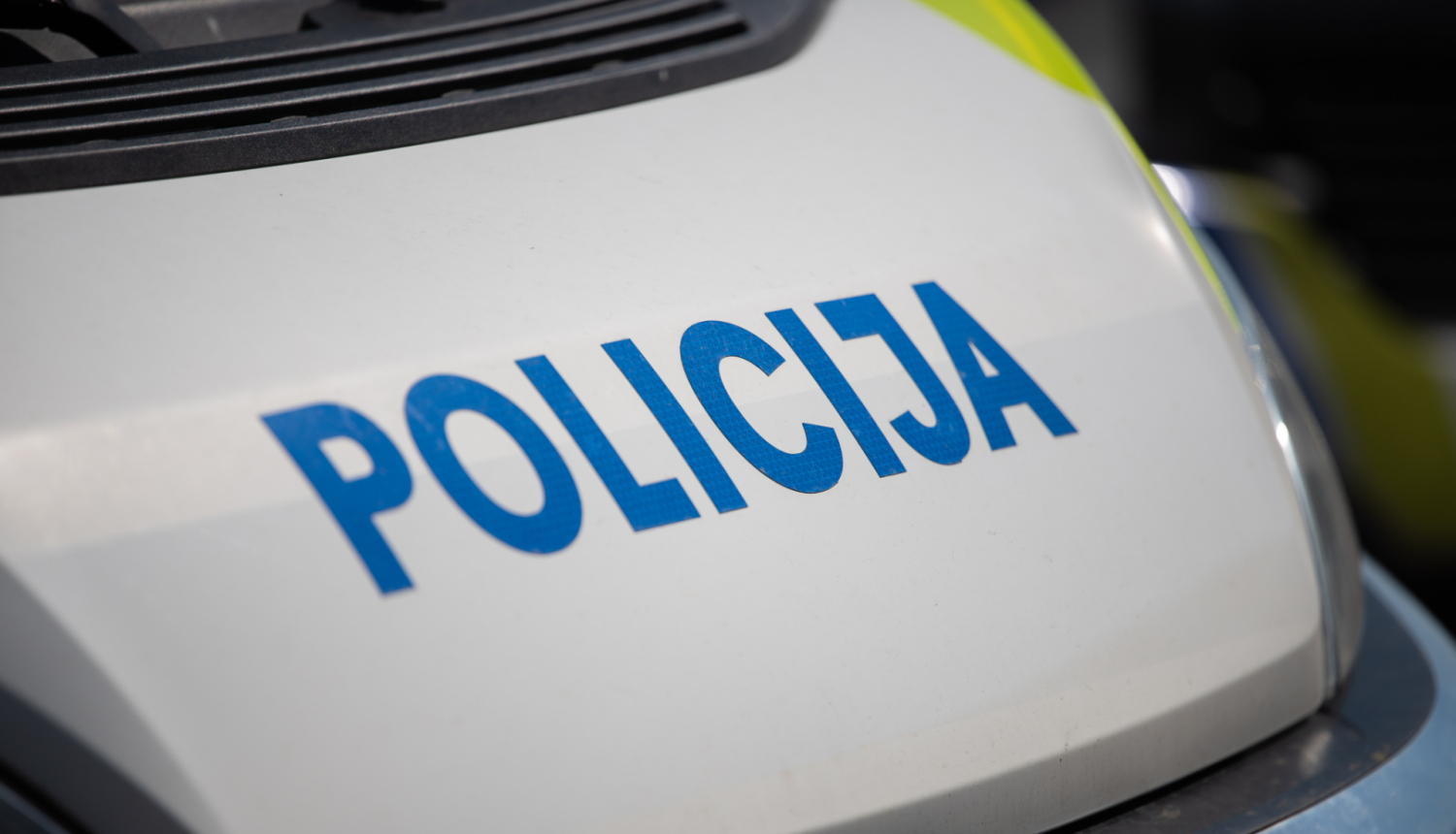 policijas automašīna