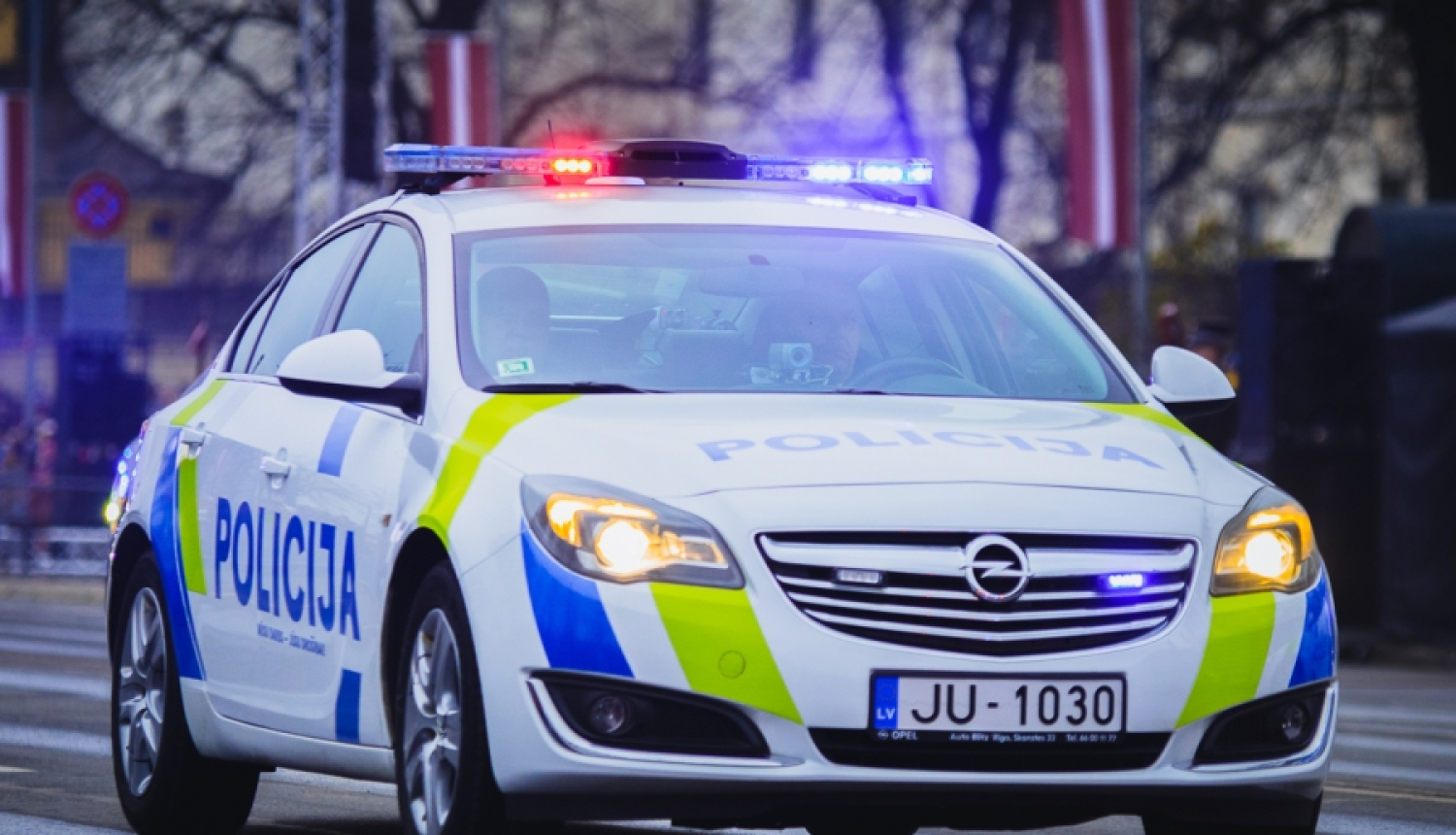 Autovadītāji turpmāk nevarēs atteikties no pūšanas alkometrā