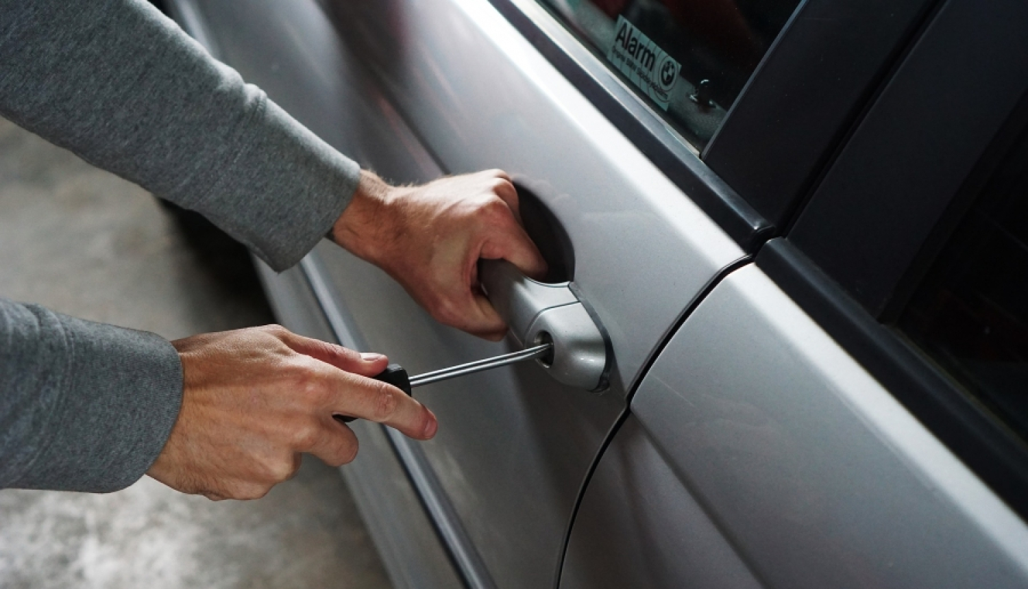 No autoservisa nozagtu automašīnu atrod ar GPS signāla palīdzību