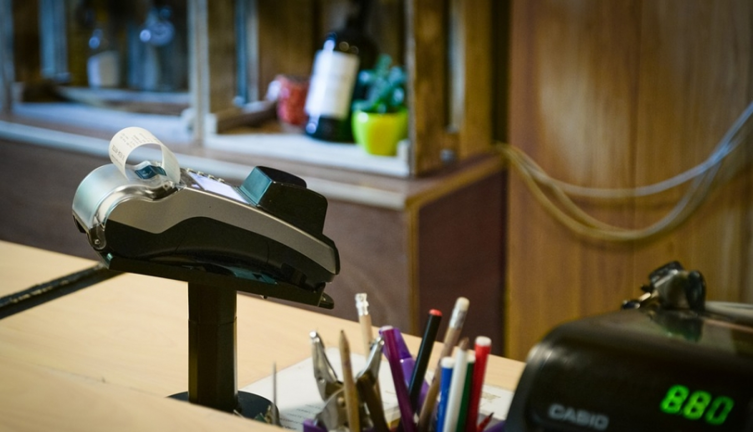 Siguldas iecirkņa policisti par svešas kredītkartes nelikumīgu izmantošanu aiztur meklēšanā izsludinātu vīrieti