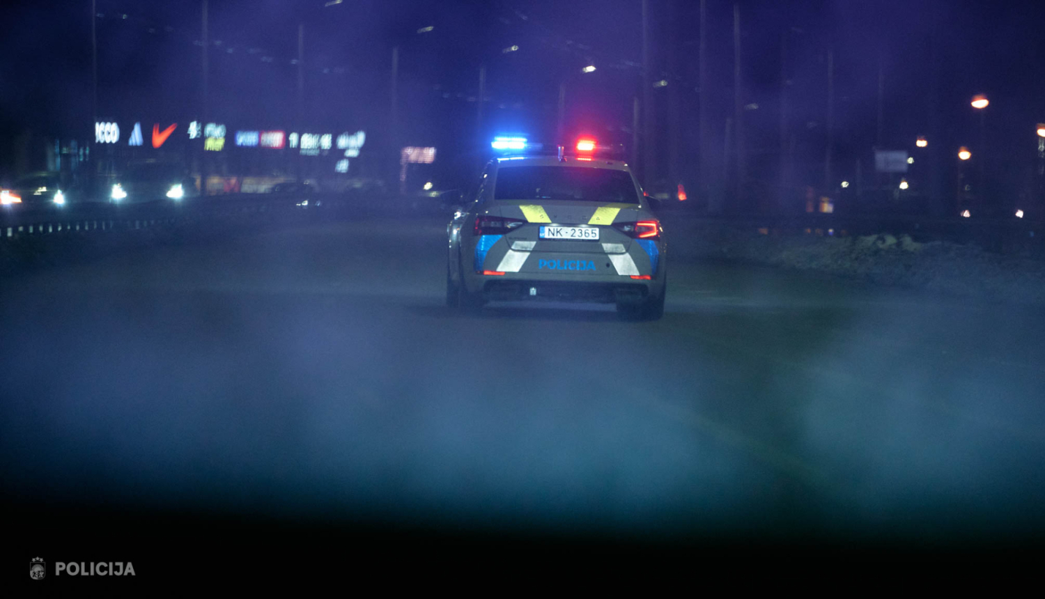 Valsts policijas trafarētā automašīnā