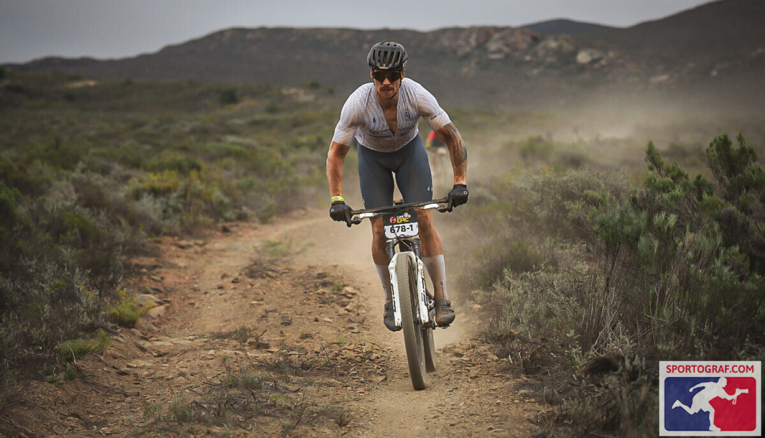 Valsts policijas darbinieks MTB sacensībās 