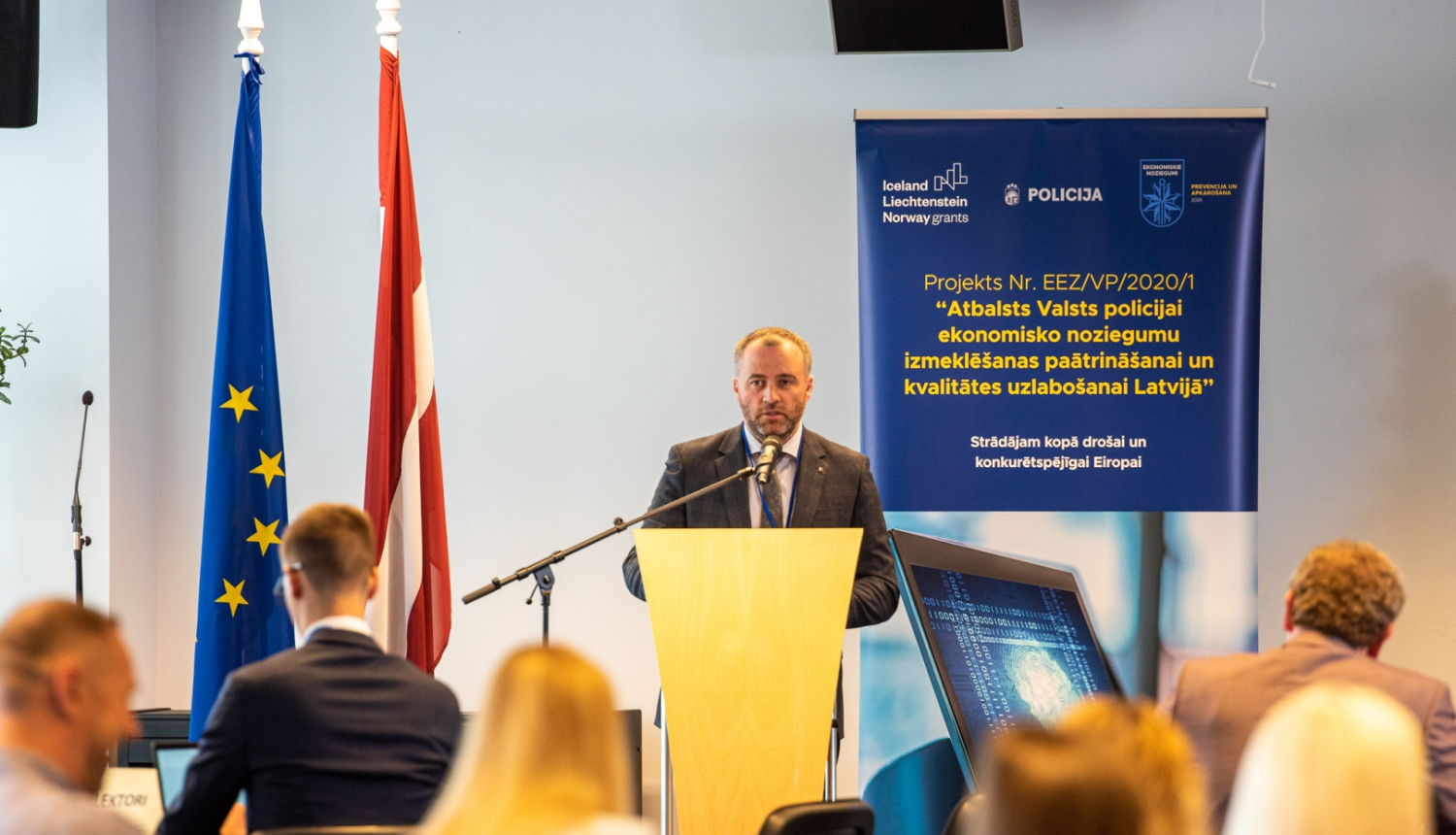 lecturer gives speach at the podium