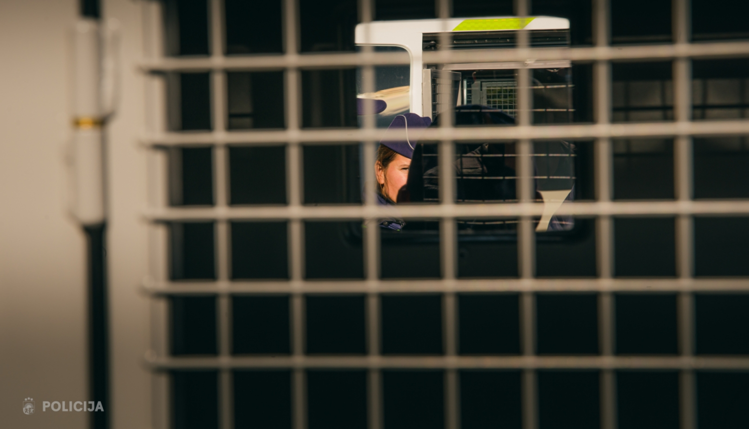 Valsts policijas transportlīdzekļa restes