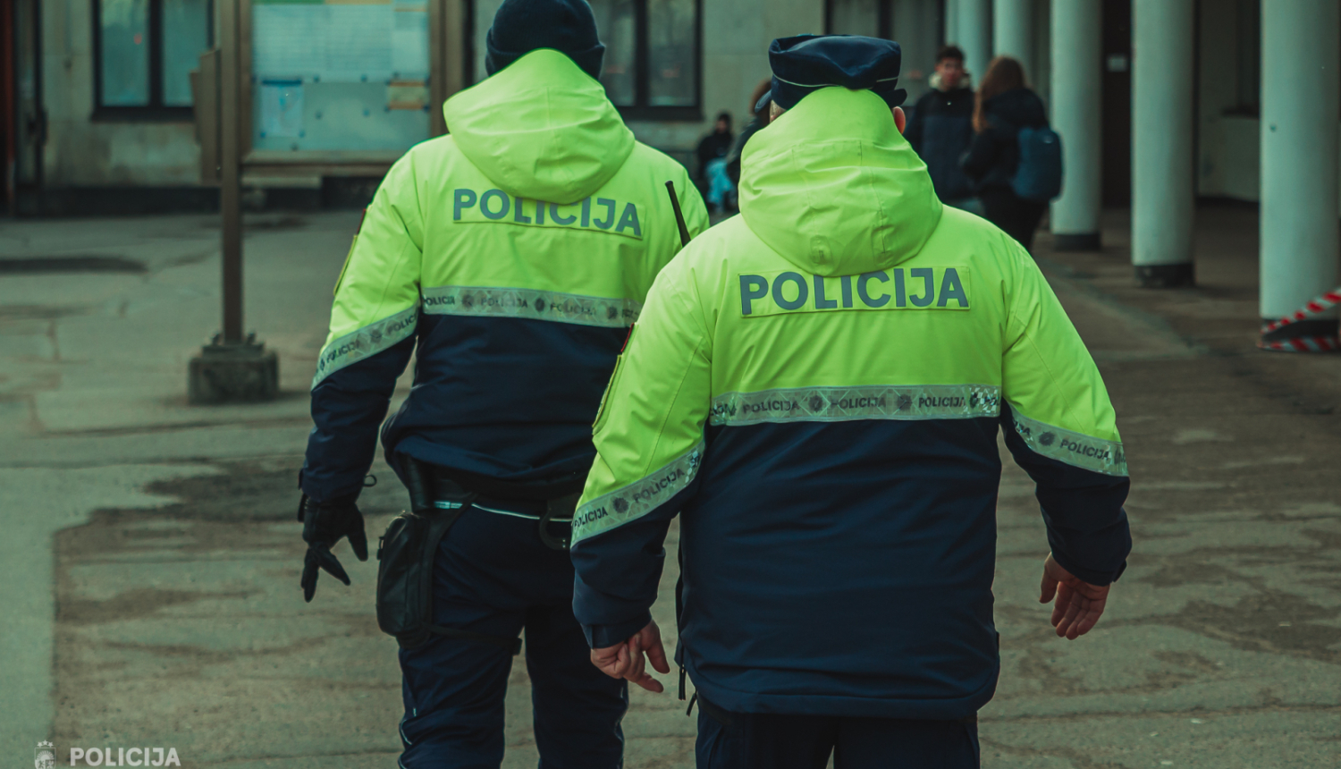 policisti Stacijas laukumā
