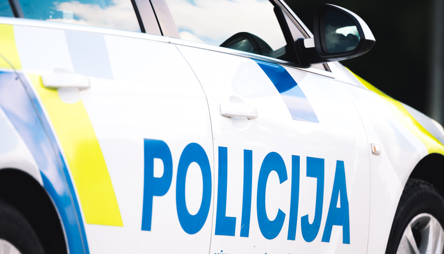 Policijas automašīna