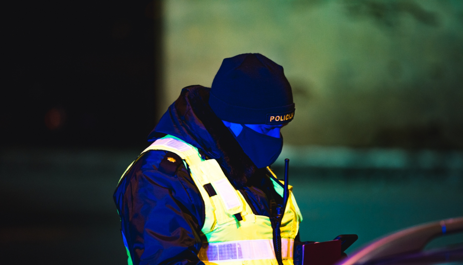 Policijas darbs mājsēdes laikā