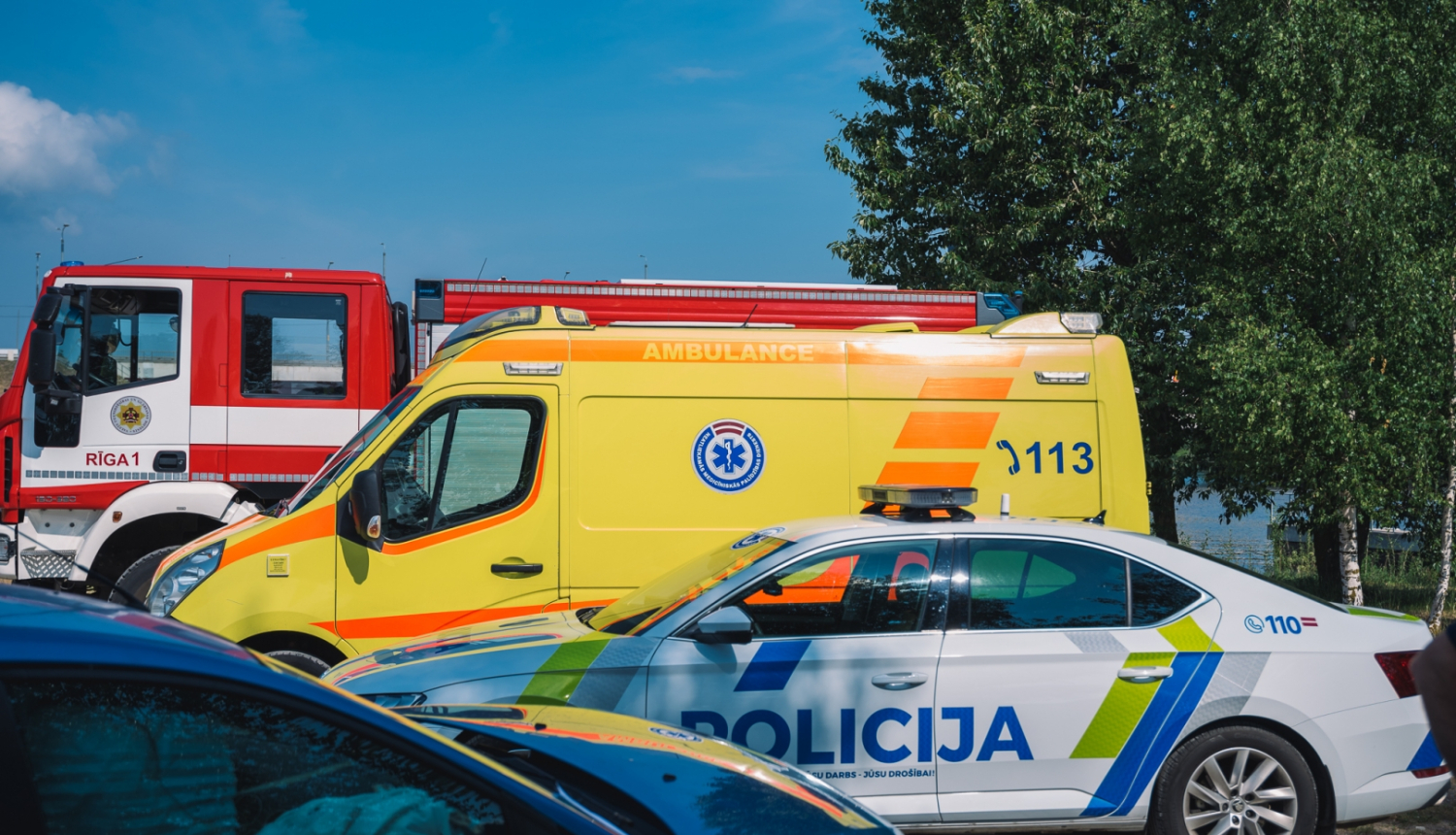 Dienestu automašīnas