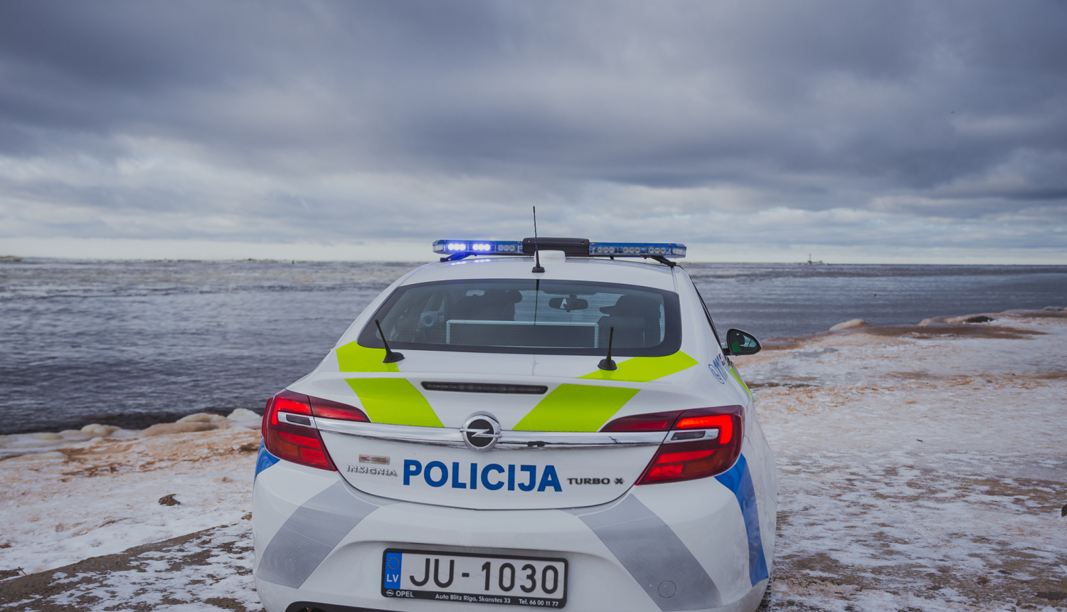 Valsts policijas automašīna