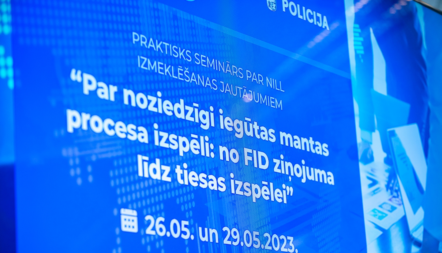 Televizora ekrāns ar semināra nosaukumu