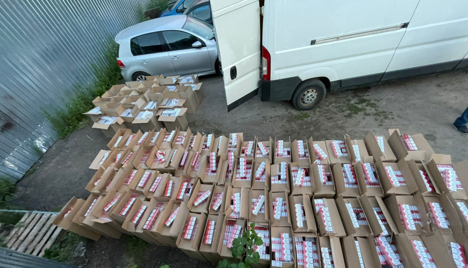 Pabeigta izmeklēšana kriminālprocesā par Salaspils novadā konstatētiem gandrīz 2,5 miljoniem nelegālo cigarešu