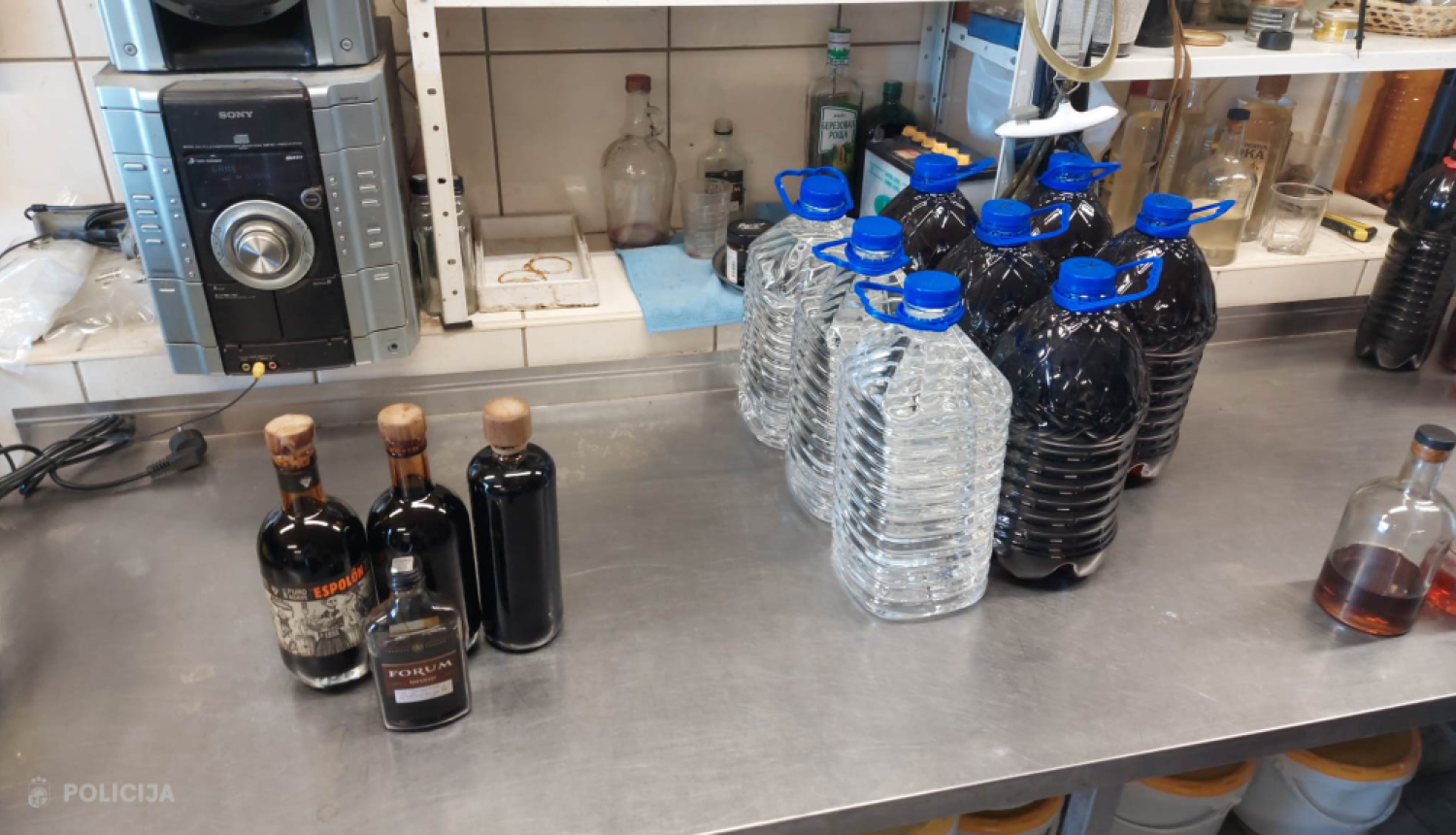 nelikumīga alkohola ražotne