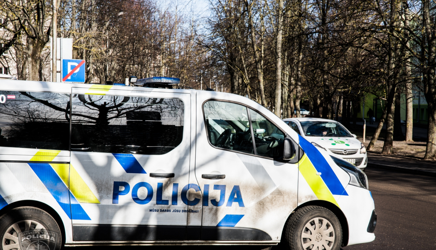 policijas mašīna