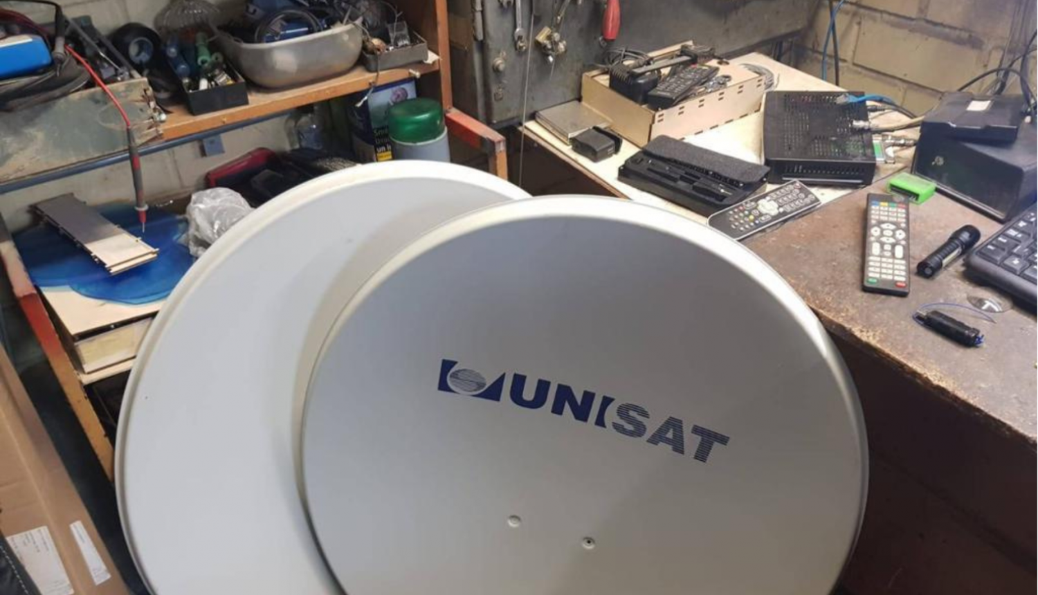 Nelegala televīzija