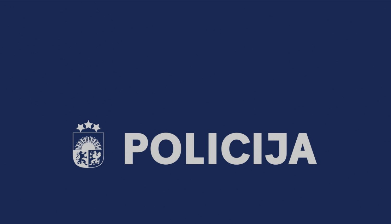 Uz tumši zila fona Latvijas mazais ģerbonis un uzraksts POLICIJA