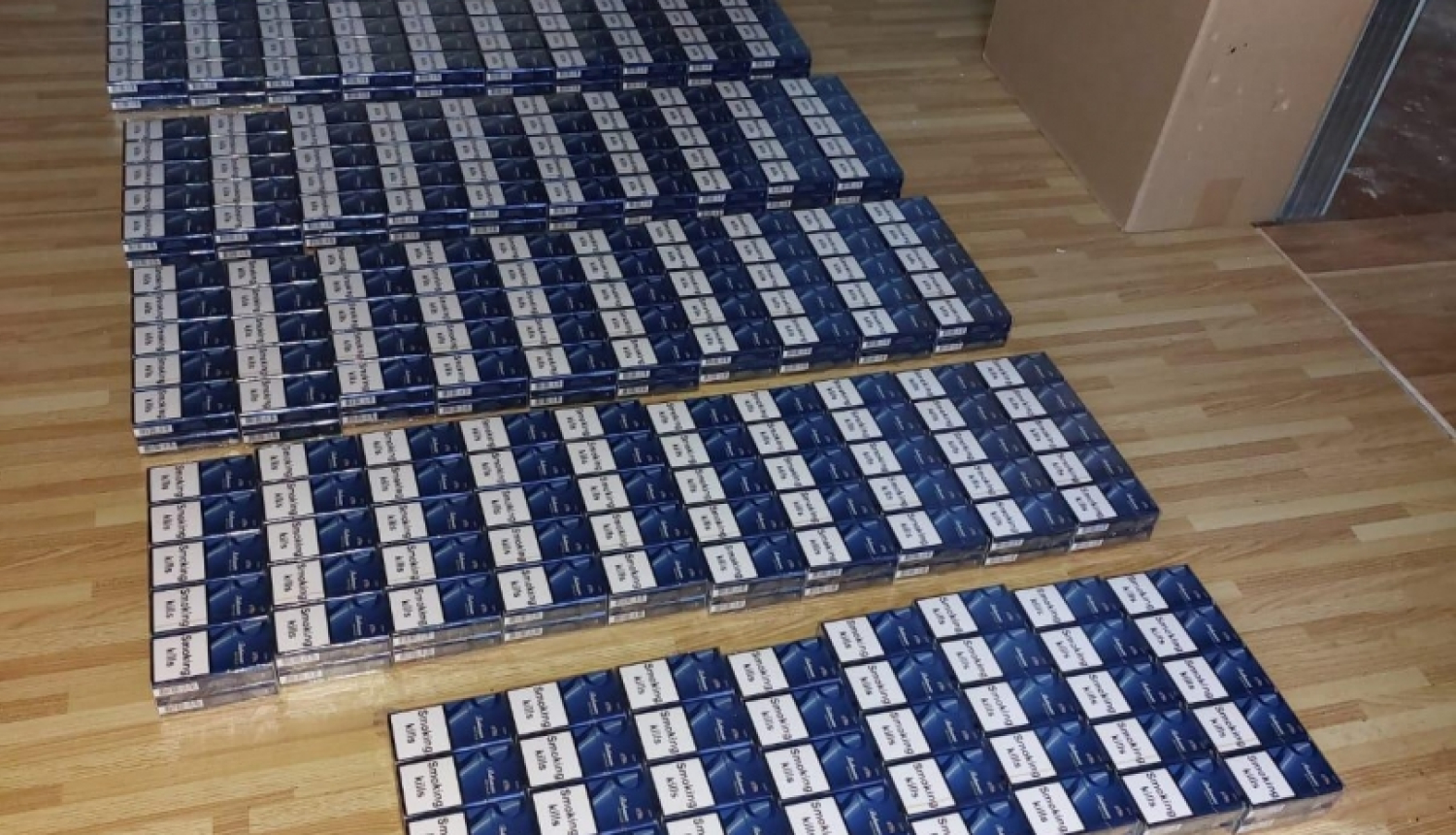 Ogrē aizturēts nelegālo cigarešu tirgotājs 