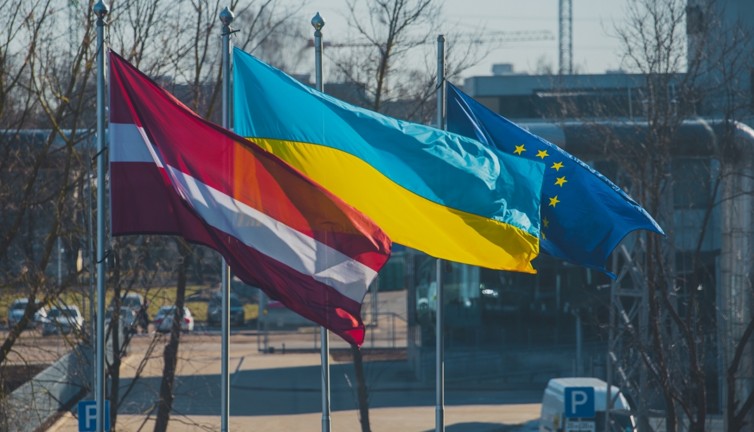 karogi - Latvijas, Ukrainas, ES