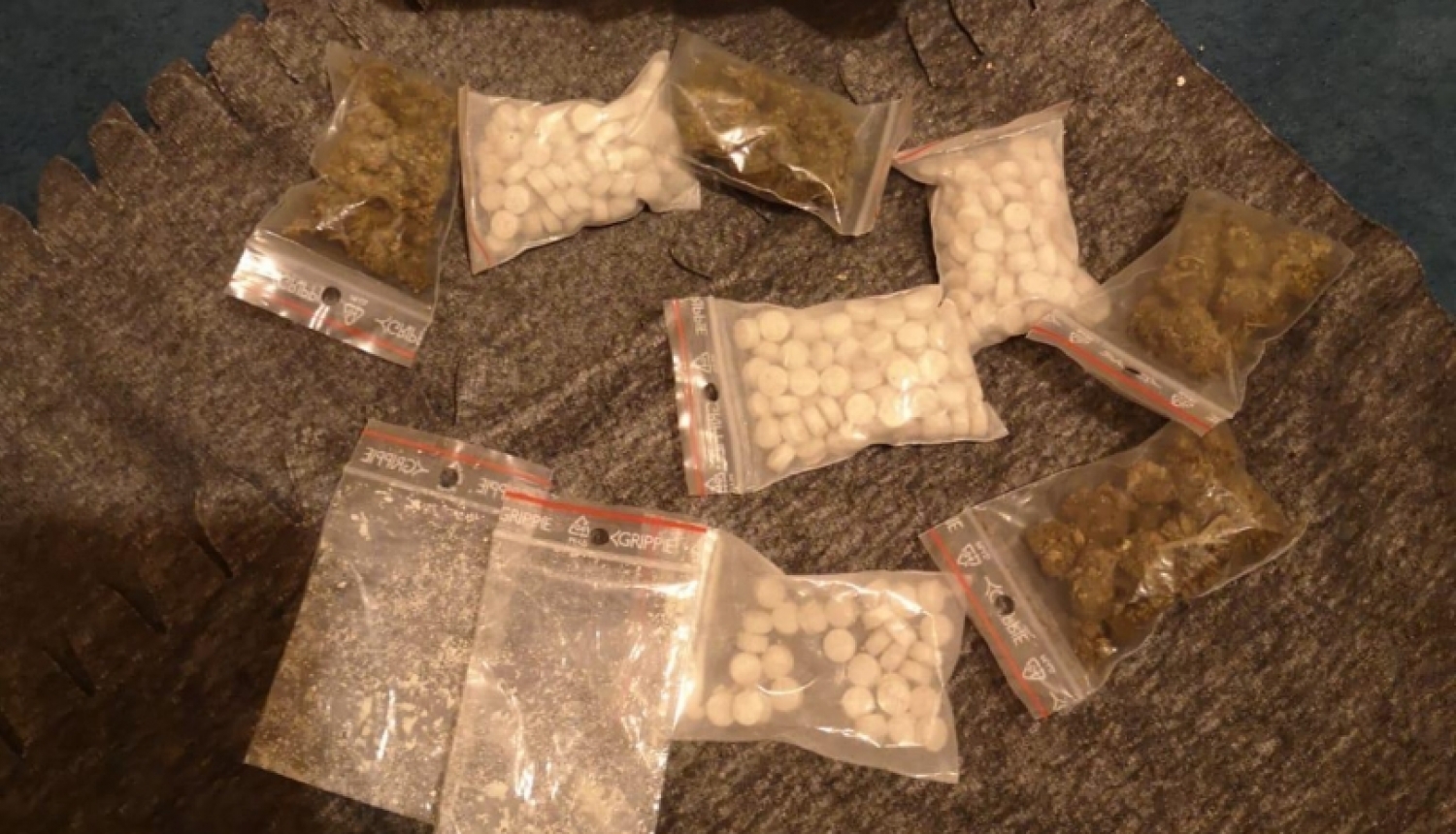 Ziepniekkalnā pie narkodīlera atrastas ekstazī tabletes un marihuāna