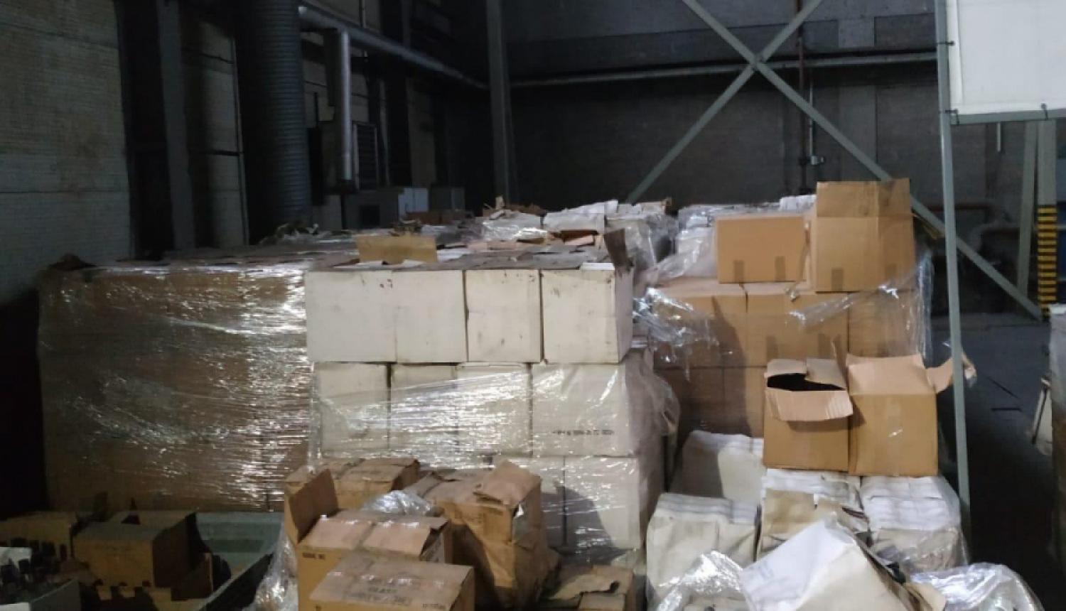Valsts policija Rīgā atsavina nelegālās akcīzes preces – vairāk nekā 6,5 miljonus cigarešu un 32 tūkstošus litru alkohola