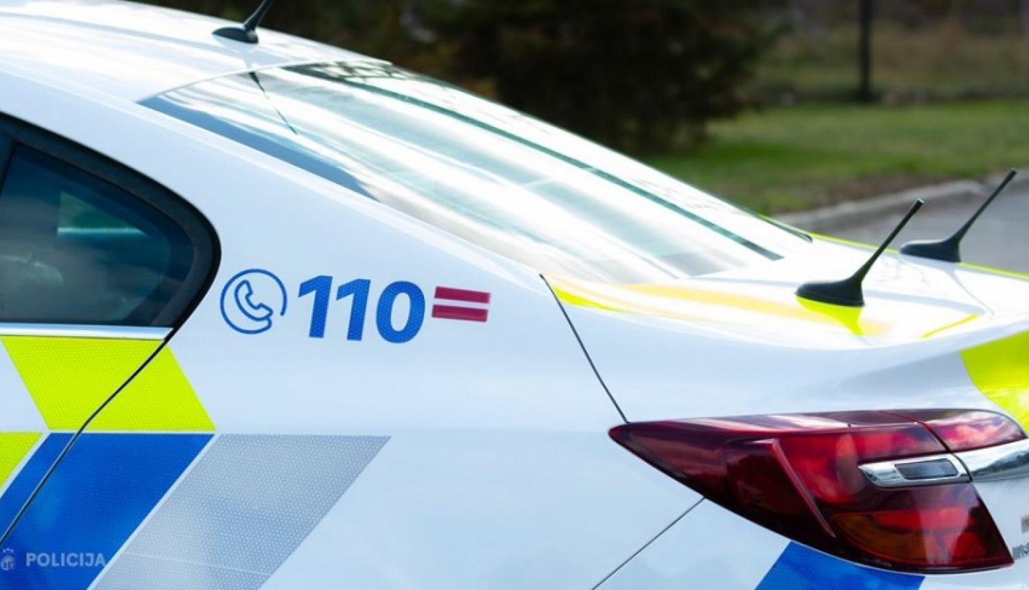 Iedzīvotāj, ja vien tev nav nepieciešama tūlītēja un steidzama policijas palīdzība, aicinām iespēju robežās iesniegumus, sūdzības un citus dokumentus Valsts policijai iesniegt elektroniski vai izmantot telefonisku saziņu