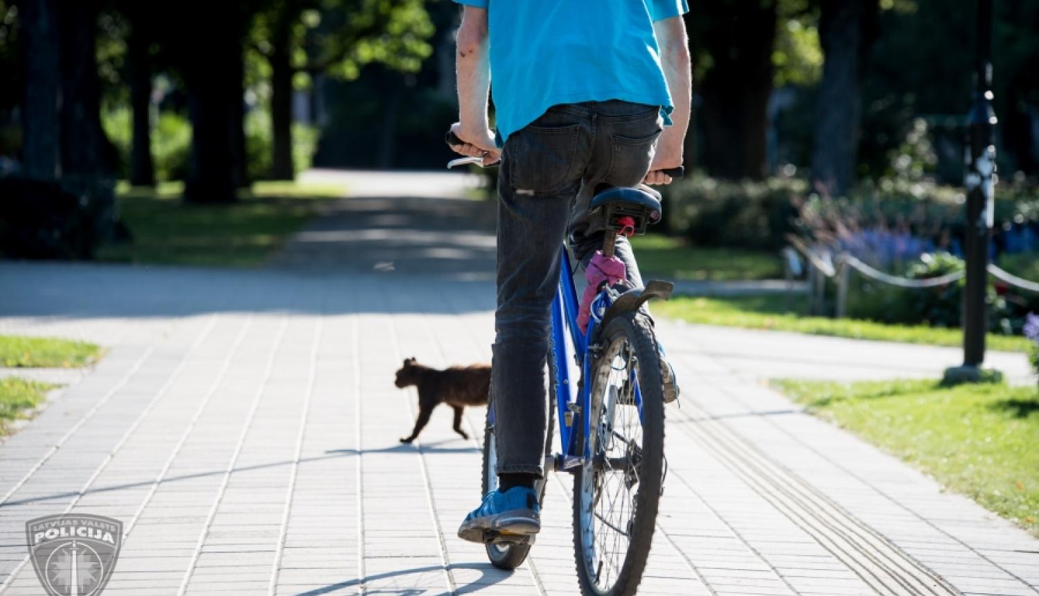 Aizturējām vīrieti, kurš Raganā no kāpņu telpām nozadzis divus velosipēdus