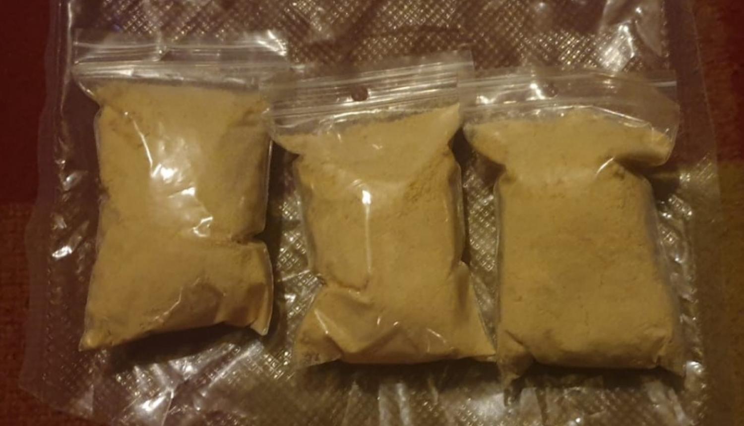 Policisti Rīgā aiztur vīrieti un atsavina aptuveni 200 gramu amfetamīna
