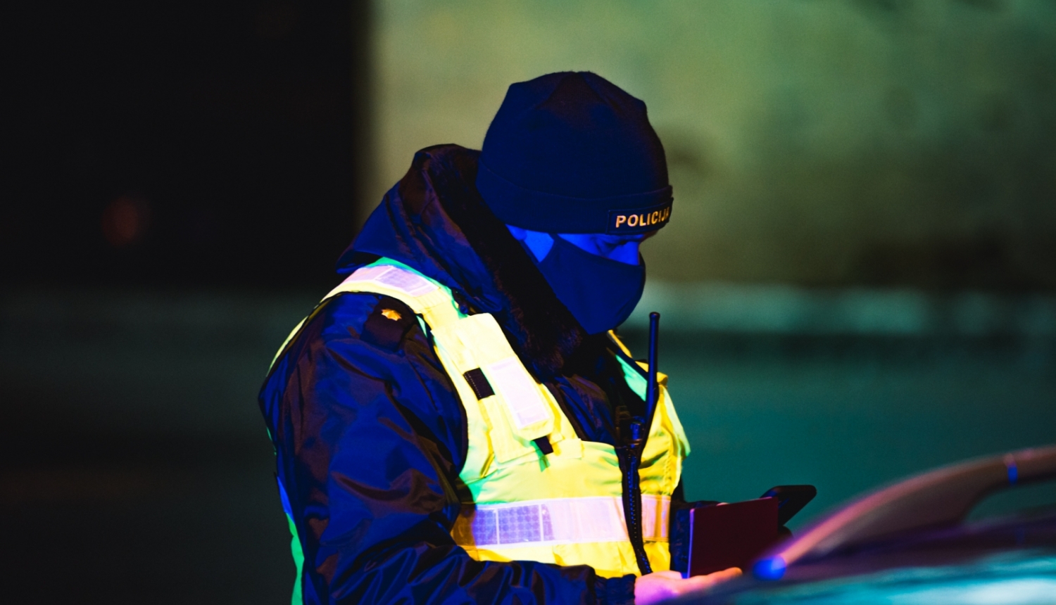 Policijas darbs mājsēdes laikā