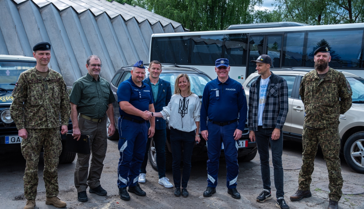 Šodien uz Ukrainu startē Valsts policijas ziedoto transportlīdzekļu konvojs