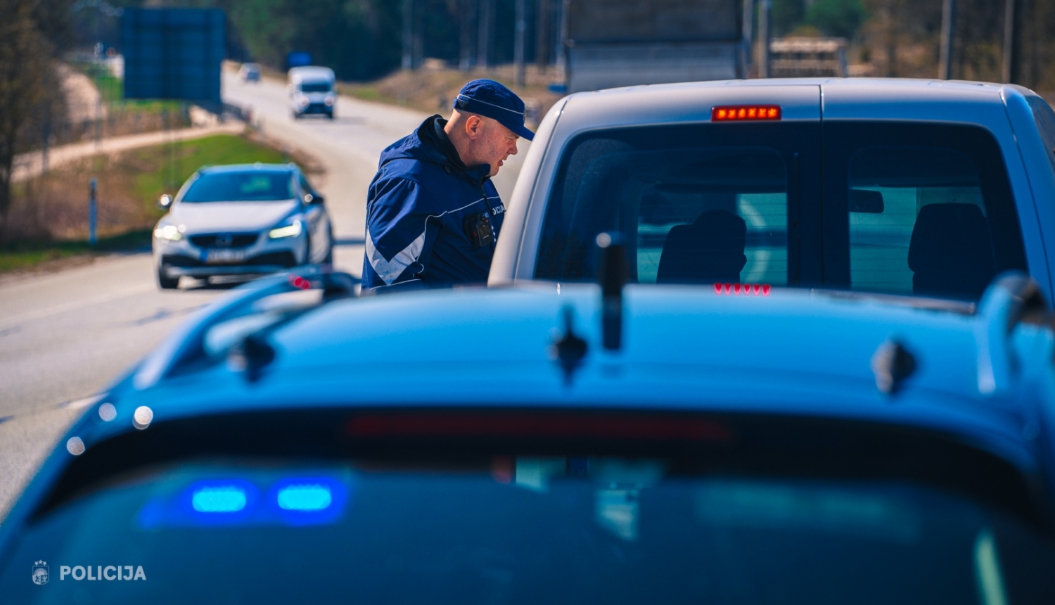Roadpol maratona laikā Valsts policijas darbinieks apturējis kādu automašīnu
