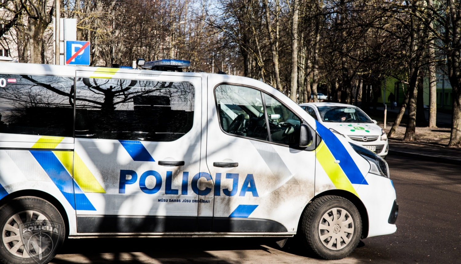 policijas mašīna