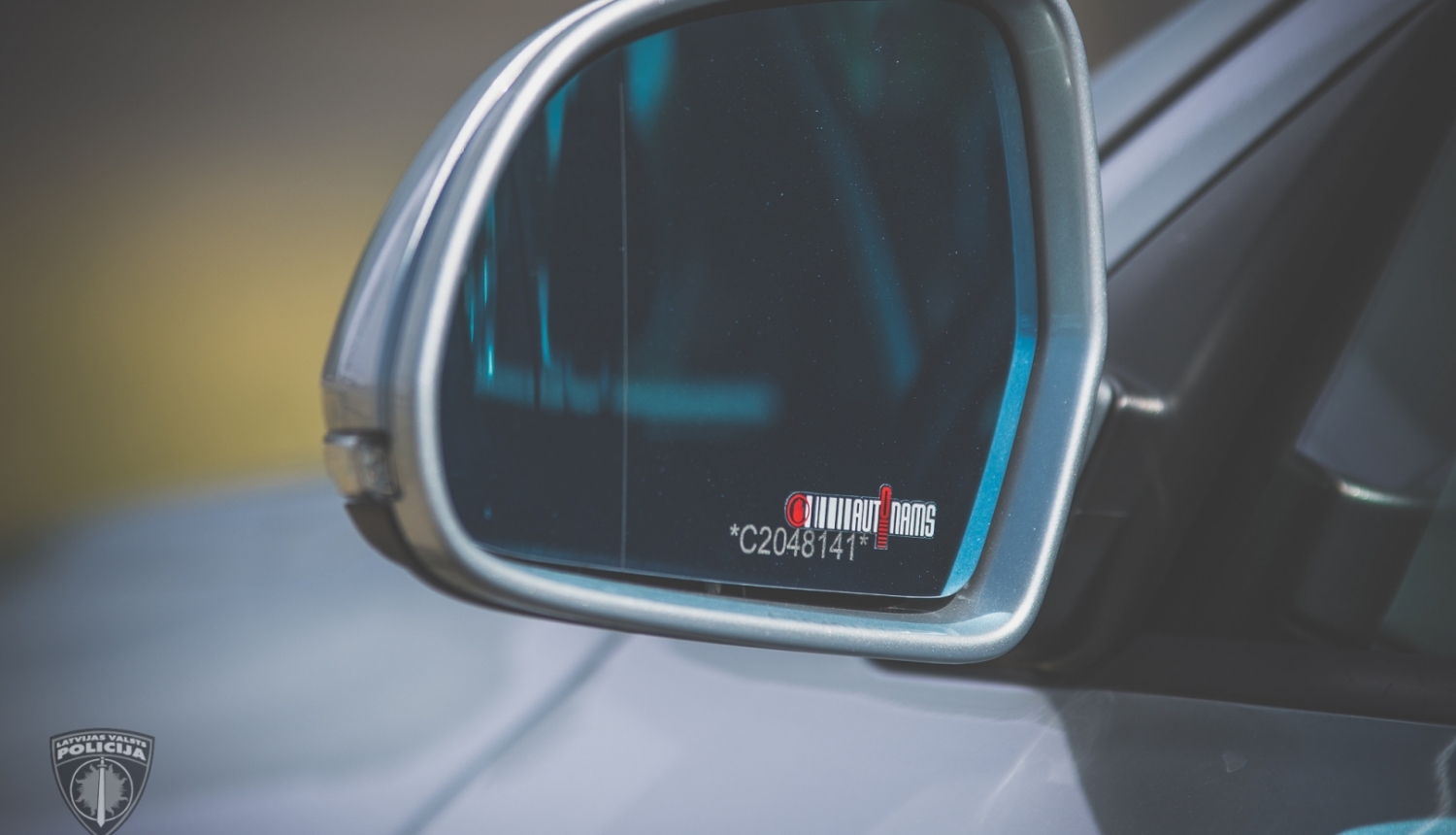 Automašīnas spogulis